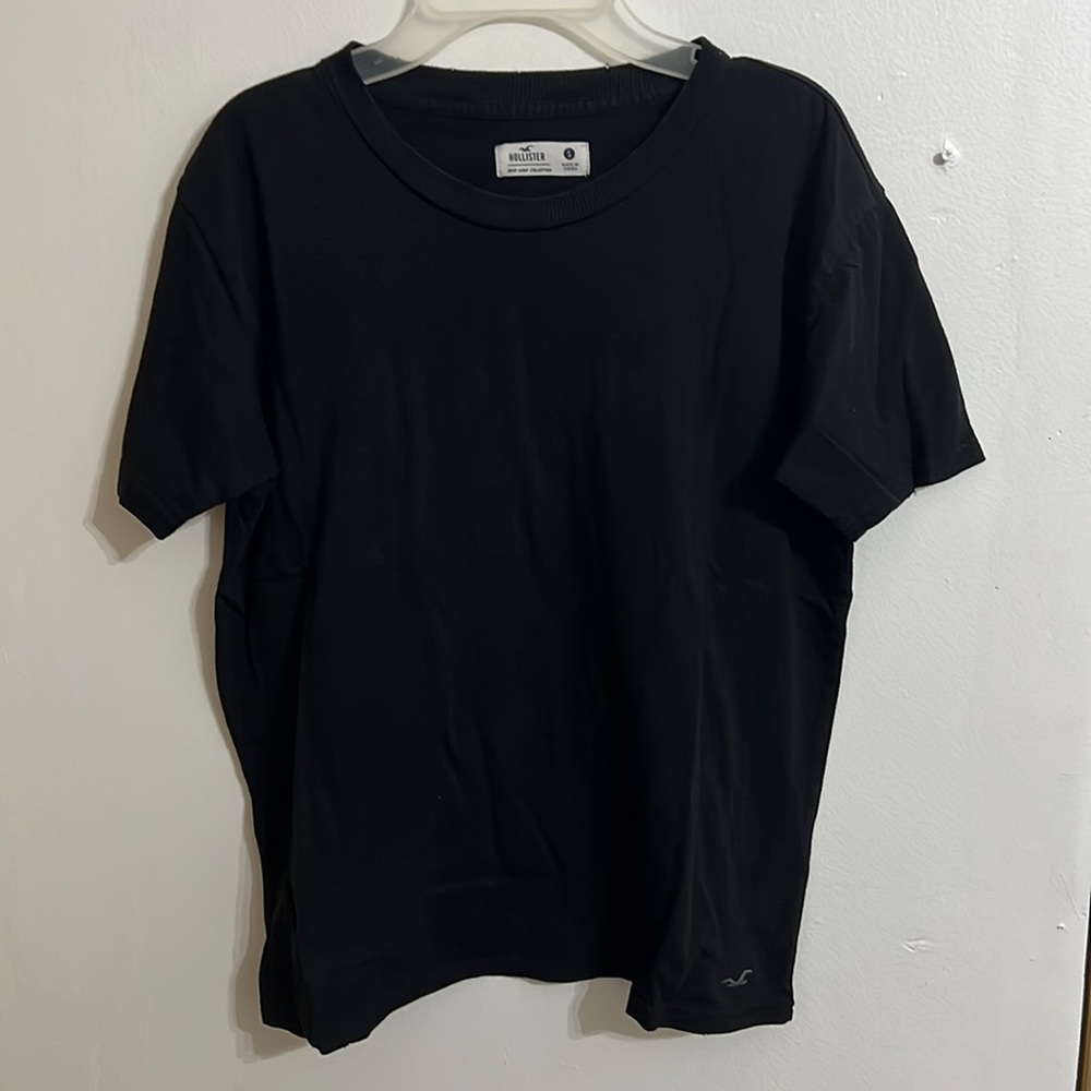 Hollister black shirt, size small, feels like a medium